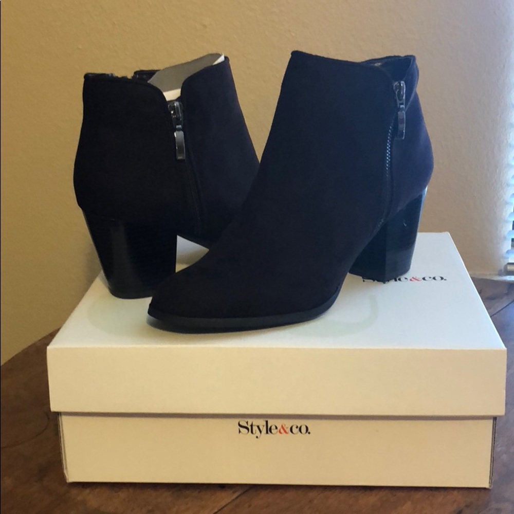 Dark brown, suede booties